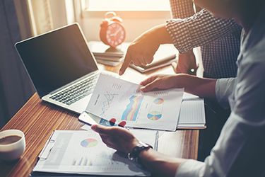 Investment Advisor Vs. Financial Planner: Which Is Right For You? - Smartasset